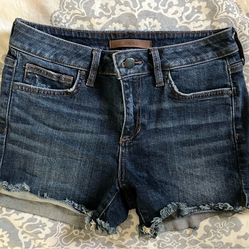 (SOLD OFF POSHMARK)Joes Jeans denim shorts Size 26